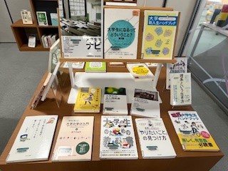 https://opac.lib.hiroshima-cu.ac.jp/library/sites/default/files/2025-04/%E5%86%99%E7%9C%9F5.jpg