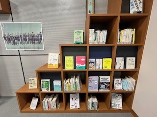 https://opac.lib.hiroshima-cu.ac.jp/library/sites/default/files/2025-04/%E5%86%99%E7%9C%9F8.jpg